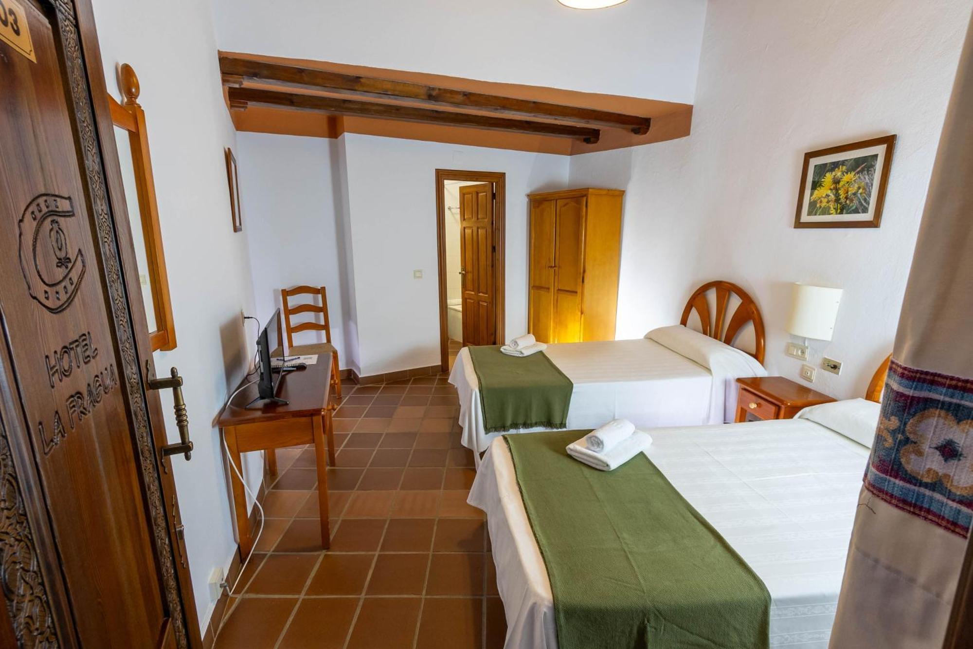 Hotel La Fragua I Тревелес Экстерьер фото