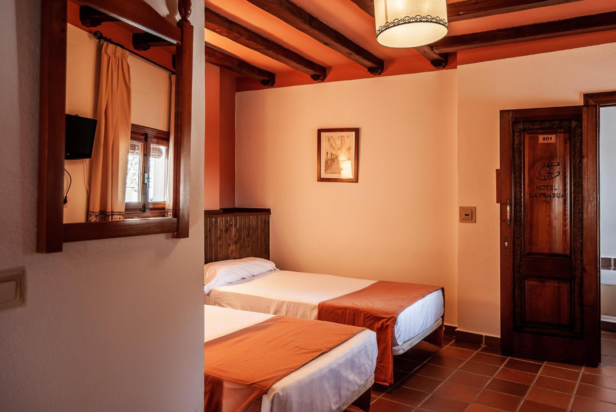 Hotel La Fragua I Тревелес Экстерьер фото