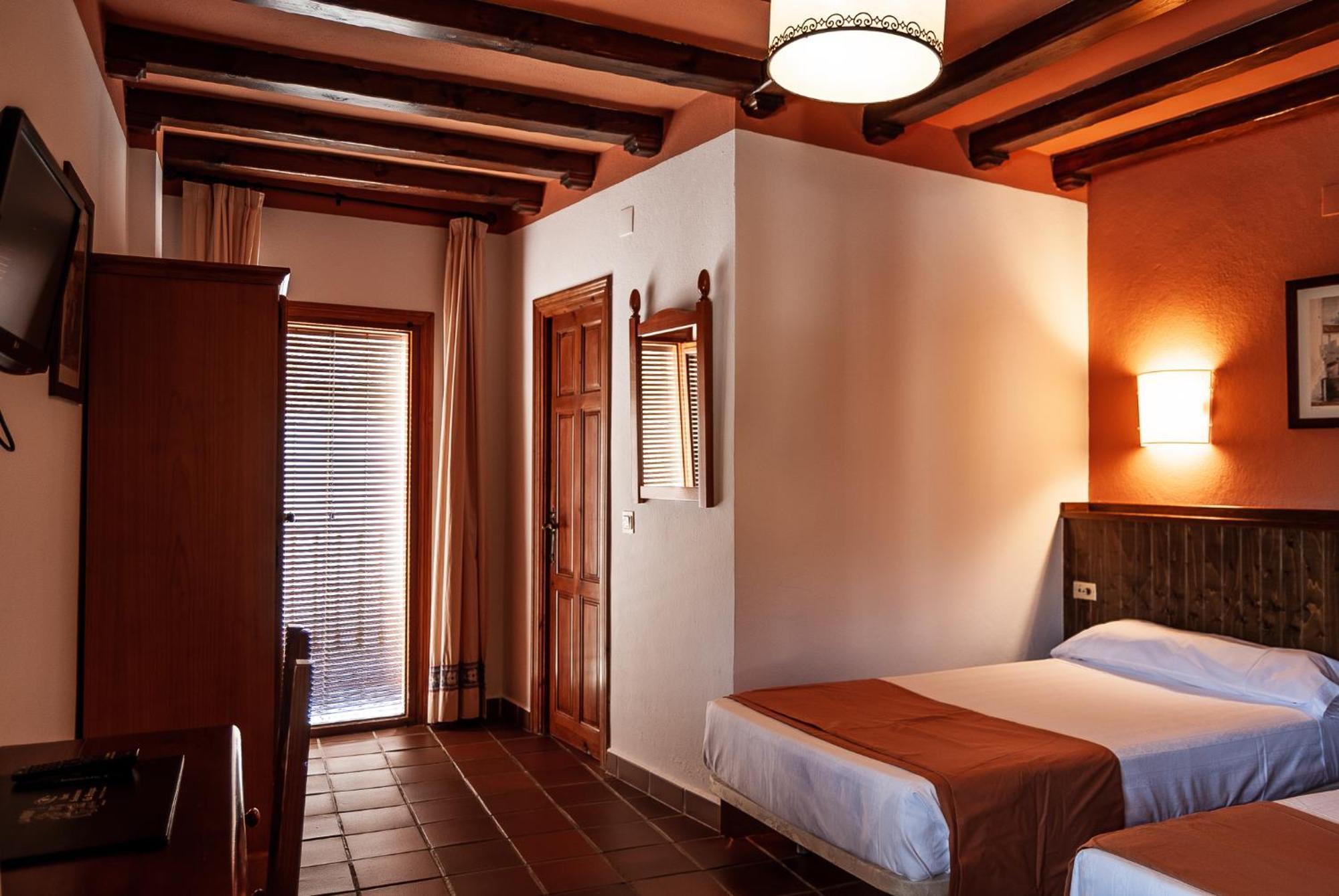 Hotel La Fragua I Тревелес Экстерьер фото