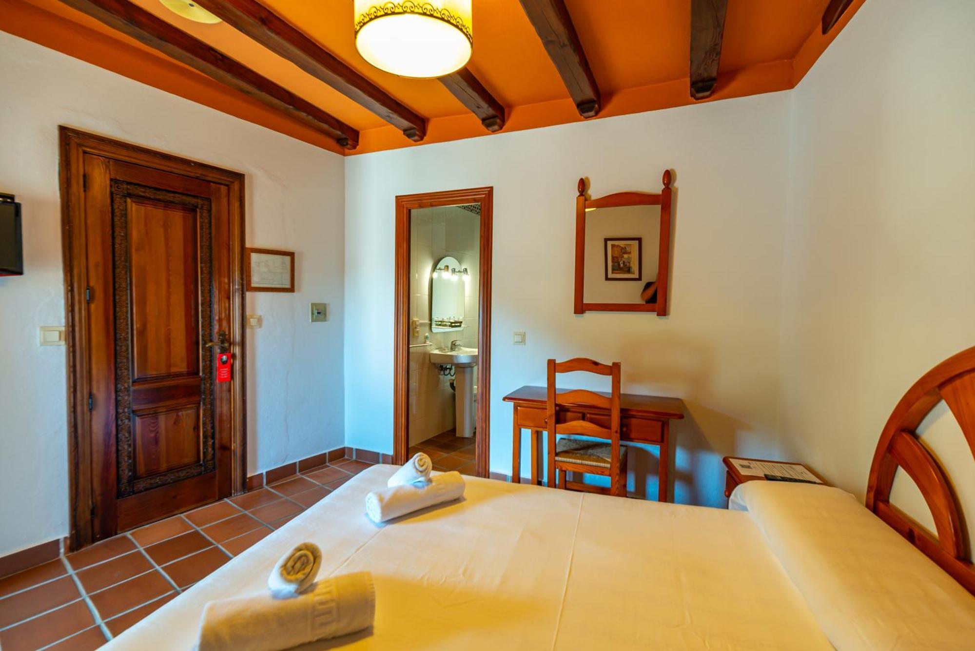 Hotel La Fragua I Тревелес Номер фото