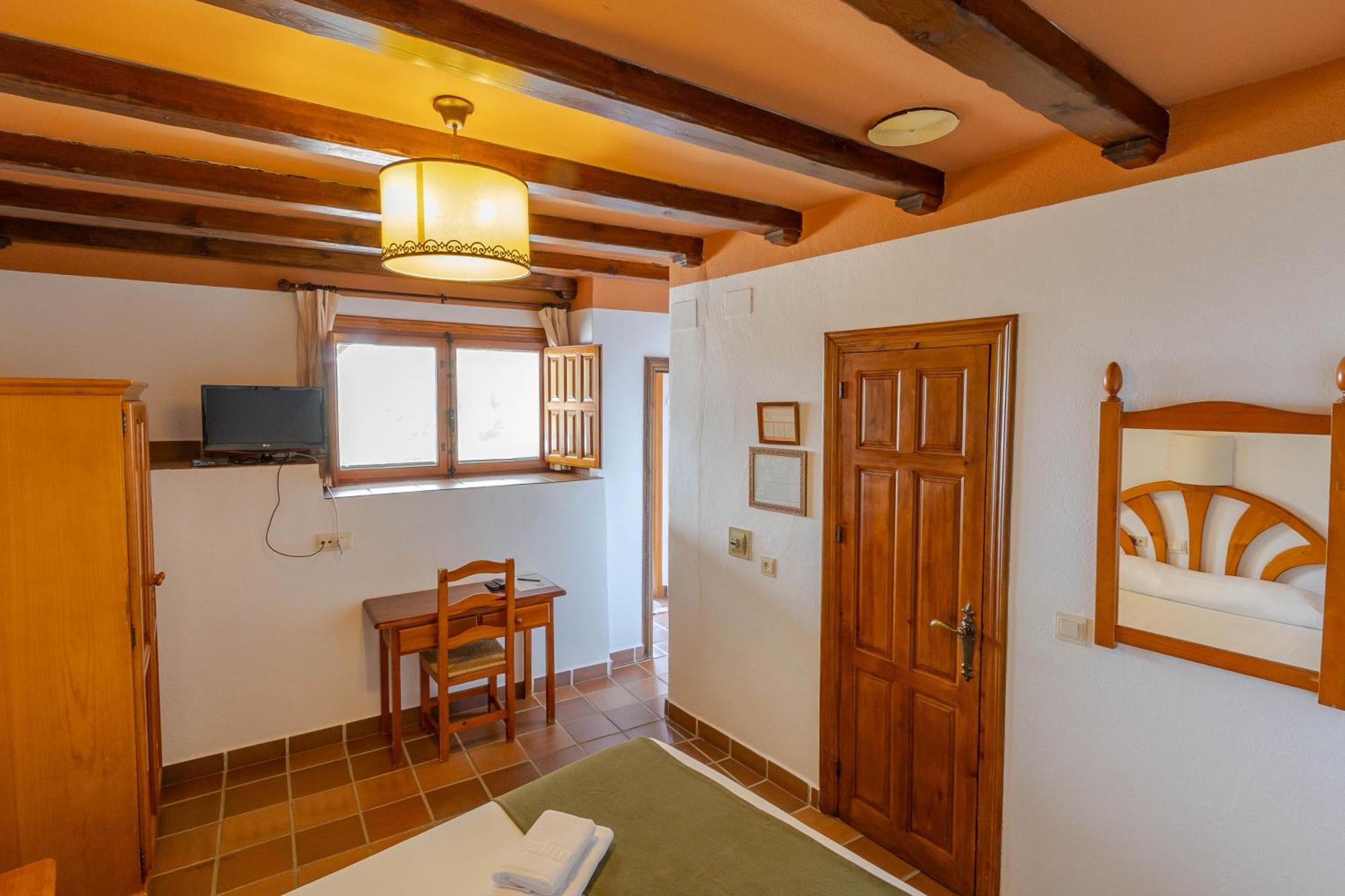 Hotel La Fragua I Тревелес Экстерьер фото