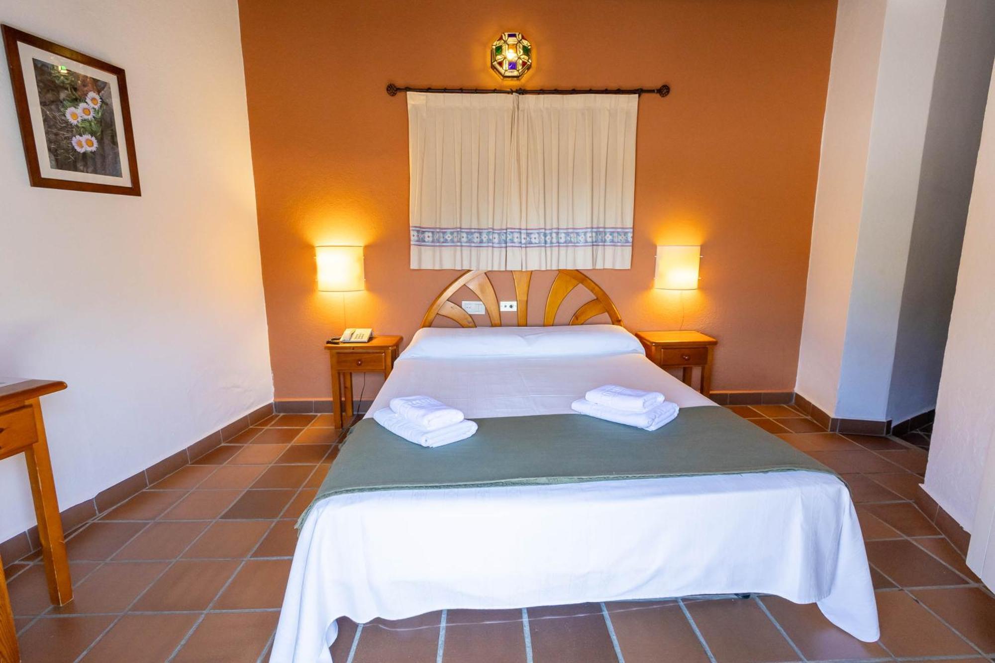 Hotel La Fragua I Тревелес Экстерьер фото
